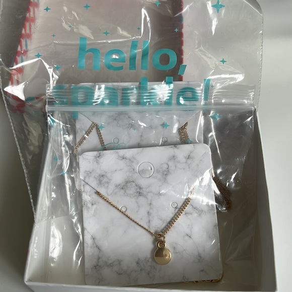 NIB - PRICE DROP!!! Brand new PD Upper Level Gold Necklace - Picture 5 of 9